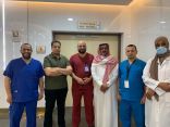 جراحة ناجحة تنهي معاناة أربعيني من نشاط مفرط بالغدد وملازمة الكرسي المتحرك بأبها الخاص العالمي