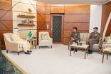 أمير الشرقية يحث منسوبي الدفاع المدني على الاهتمام بالخطط التوعوية والوقائية
