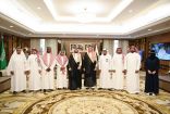 أمير جازان يتسلم التقرير السنوي الثالث لمشروع “زراعة أشجار العود والصندل” بالمنطقة