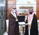 أمير الشرقية يتسلم التقرير السنوي لفرع الأحوال المدنية بالشرقية
