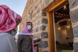 سمو أمير منطقة الجوف يزور مسجد العيساوية التاريخي بعد تأهيله