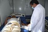 العيادات الطبية المتنقلة لمركز الملك سلمان للإغاثة في مديرية عبس بمحافظة حجة تواصل تقديم خدماتها العلاجية