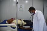 العيادات الطبية المتنقلة لمركز الملك سلمان للإغاثة في مديرية عبس بمحافظة حجة تواصل تقديم خدماتها العلاجية
