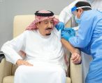 #عاجل #خادم_الحرمين_الشريفين – حفظه الله – يتلقى الجرعة الأولى من لقاح كورونا ( كوفيد – 19 ).