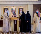 سمو أمير القصيم يستقبل فريق غدق التطوعي ويتسلم تقرير مبادرة “لمسة دفء”