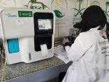 العيادات الطبية التغذوية المتنقلة لمركز الملك سلمان للإغاثة تواصل تقديم خدماتها العلاجية في مديرية الخوخة بالحديدة