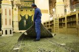 استخدام أكثر من 23 ألف لتر لتعقيم وتعطير سجّاد الروضة الشريفة وممرّ باب السلام