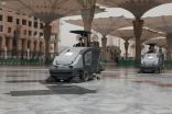 1490 عاملاً وعاملة ينجزون أعمال التنظيف والتعقيم بالمسجد النبوي أثناء موجة الغبار