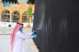 رئاسة شؤون الحرمين تطيّب الكعبة المشرفة والمسجد الحرام 10 مرات يومياً بأجود أنواع البخور