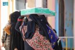 مركز الملك سلمان للإغاثة يوزع 13.500 كرتون تمور في محافظة عدن