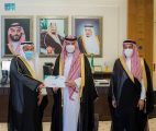 سمو الأمير فهد بن تركي بن فيصل يتسلم التقرير السنوي لأعمال فرع وزارة الموارد البشرية بالقصيم