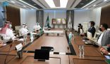 المشرف على مركز الملك سلمان للإغاثة يلتقي بوفد مركز الحوار الإنساني