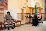 سمو الأمير بدر بن سلطان يستقبل مدير شرطة منطقة مكة المكرمة