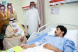 سمو الأمير محمد بن عبدالرحمن يزور الجندي سحمي السبيعي بمستشفى وادي الدواسر