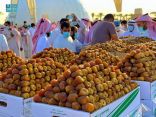 أسعار معتدلة في موسم عنيزة للتمور