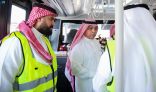 رئيس الطيران المدني يدشن الحافلات الكهربائية بمطار الملك عبدالعزيز الدولي