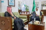 سمو أمير الرياض بالنيابة يستقبل مدير عام فرع هيئة الهلال الأحمر بالمنطقة