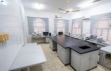 البرنامج السعودي لتنمية وإعمار اليمن يجهّز مباني ومعامل كلية الصيدلة ومختبر البحث الجنائي بجامعة عدن