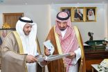سمو أمير نجران يتسلم التقرير السنوي لفرع وزارة الموارد البشرية بالمنطقة