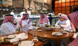 وزير الإعلام يلتقي بالوفد الإعلامي المرافق لسمو ولي العهد في زيارته الرسمية لعدد من الدول الآسيوية