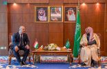 وزير الشؤون الإسلامية يلتقي برئيس لجنة الشؤون الدينية في طاجيكستان