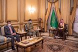 سمو نائب وزير الدفاع يستقبل قائد الجيش الباكستاني