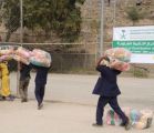 مركز الملك سلمان للإغاثة يوزع 600 حقيبة شتوية للمتضررين في مديرية المظفر بمحافظة تعز