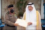 أمير منطقة مكة يُكرم عدداً من رجال الأمن نظير سرعة إلقاء القبض على متورطين في جريمتي قتل