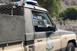 عسير.. إحباط تهريب 49.5 كجم “حشيش” و31 ألف قرص والجناة الـ 8 في قبضة الأمن