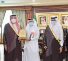 سمو أمير جازان يكرم الطالب البراق الفائز بجائزة حمدان بن راشد