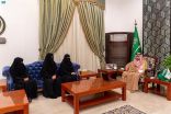 سمو أمير الجوف يستقبل منسوبات جمعية الملك عبدالعزيز النسائية ويستعرض مشروع صنع في السعودية