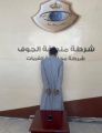 القبض على مواطن ظهر في فيديو يعتدي على امرأة بسلب حقيبتها في الجوف￼