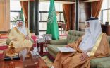 سمو أمير تبوك يستقبل المشرف العام على مدارس الملك عبدالعزيز النموذجية بالمنطقة
