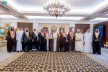 سمو أمير القصيم يستقبل محافظ عنيزة ورئيس وأعضاء جمعية البر الخيرية بالمحافظة