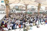 جموع المصلين يؤدون صلاة آخر جمعة في المسجد النبوي قبل الحج