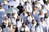 حجاج بيت الله الحرام يتوافدون إلى مشعر منى لقضاء يوم التروية