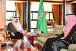 سمو أمير منطقة تبوك يستقبل مدير مطار الأمير سلطان بن عبدالعزيز