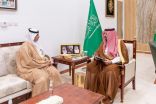 سمو أمير الحدود الشمالية يتسلم التقرير السنوي لفرع وزارة الموارد البشرية بالمنطقة