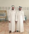 المشيقح يهدي د.تركي فهد نسخه من احد اهم اعمالة 
