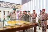 الأمين العام للتحالف الإسلامي العسكري يستقبل وفداً من القوات المسلحة العمانية