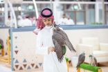 معرض الصقور والصيد السعودي الدولي يعيد أصغر صقّار إلى أجواء المنافسة