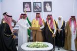 سمو محافظ الأحساء يتفقّد مركز حرض