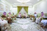 سموُّ أميرِ القصيم يزورُ العلماءَ في منازلهم ويهنِّئُهم بحلول شهر رمضان المبارك.