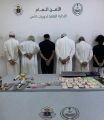 ضبط 6 مواطنين بـ #تبوك اتخذوا منزلًا مزودًا بكاميرات مراقبة “وكرًا لترويج المخدرات”