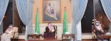 أمير تبوك يستقبل المواطنين في اللقاء الأسبوعي