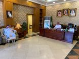 “محافظ بيشة” يستقبل مدير التعليم ببيشة