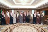 سمو أمير جازان يتسلم التقرير السنوي لفرع الرئاسة العامة للبحوث العلمية والإفتاء بالمنطقة