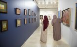 معرض البدر في “إثراء” ينقل زوّاره إلى بوابة عوالم الفنّ