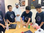 طلبة تعليم المجمعة يشاركون في التجارب العلمية بالتزامن مع تنفيذ نفس التجربة مع رائديّ الفضاء السعوديّين.