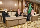 سمو أمير جازان يتسلم التقرير الختامي لمبادرة “الإفتاء والفئة الغالية” بالمنطقة